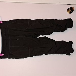 TUFF ATHLETICS CAPRIS with pockets and adjustable waist band